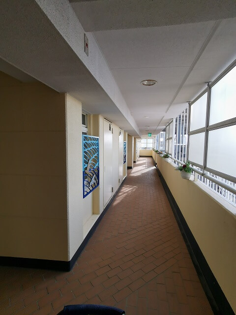 10階の廊下マホロバマインズ